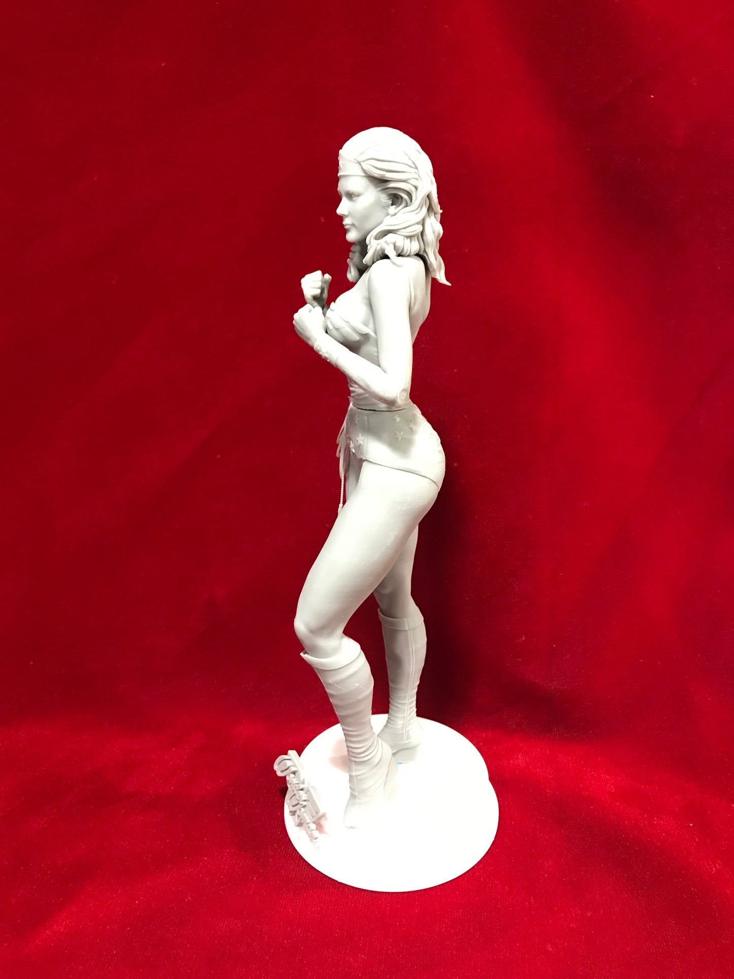 Wonder Woman (Fists) - Lynda Carter - Resin Printed Model Kit